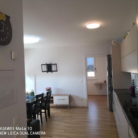 Modern Apartment Bei U Bahn Simmering Wien Exterior foto
